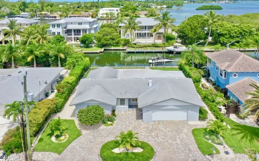 Beach Bungalow: Best Canal, Dock, Beach, Pool, Pet Friendly. Renovated in 2025 - Image 1
