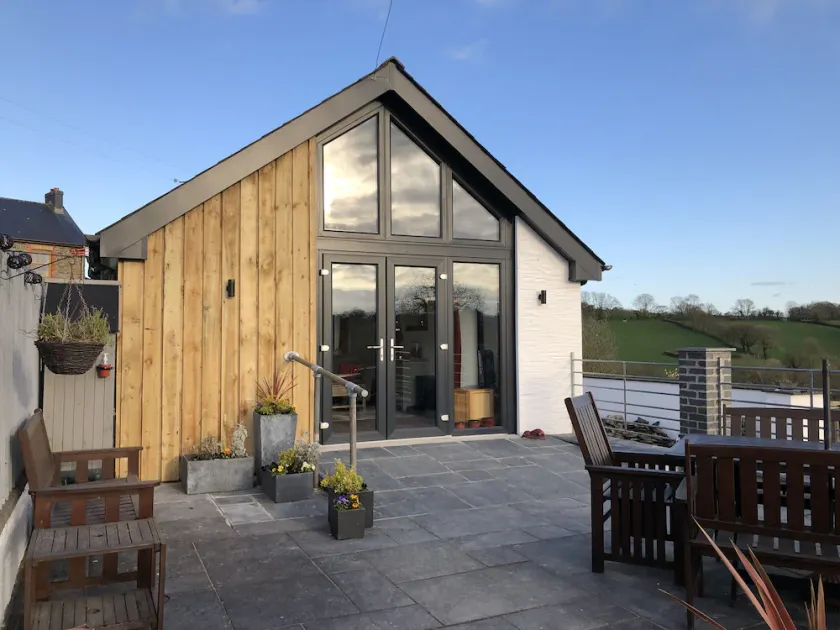 Self Catering Rural Cottage in Carmarthenshire - Image 1