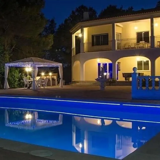 Villa med 7 soveværelser med privat pool og private tennisbaner - Image 1