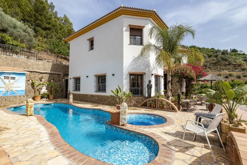 Casa vacanze 'Finca Arrijana' con vista sulle montagne, Wi-Fi e aria condizionata - Image 1