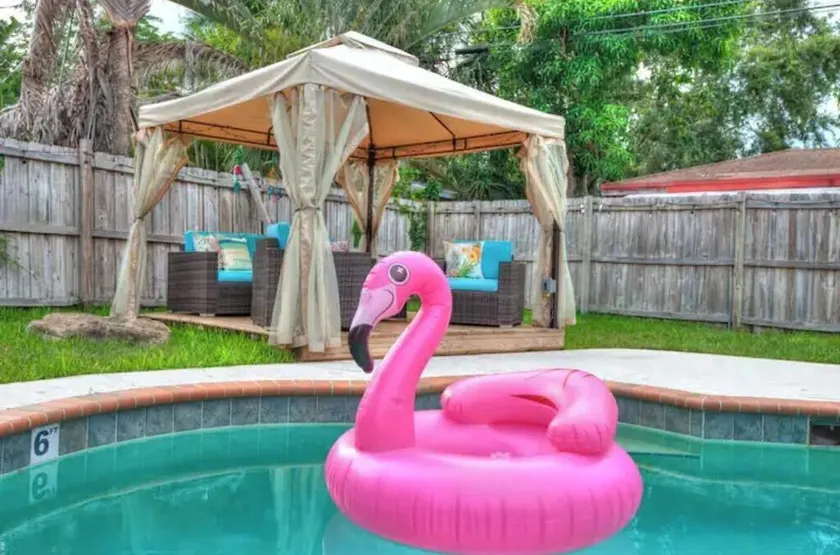 Casa Colorida: Private Pool & 10 min to Fort Lauderdale Beach and Las Olas - Image 1