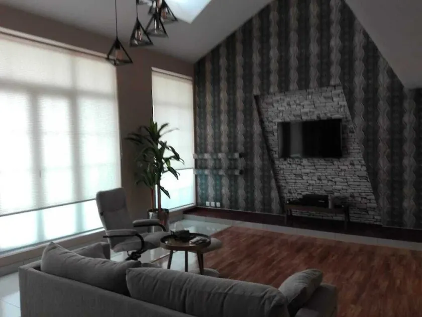 A well groomed Roof-Top garden and a Jacuzzi just by your penthouse! - Image 1