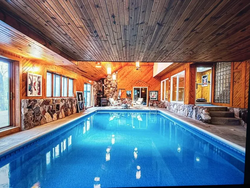 Road America Adjacent Lake House with indoor pool - Image 1