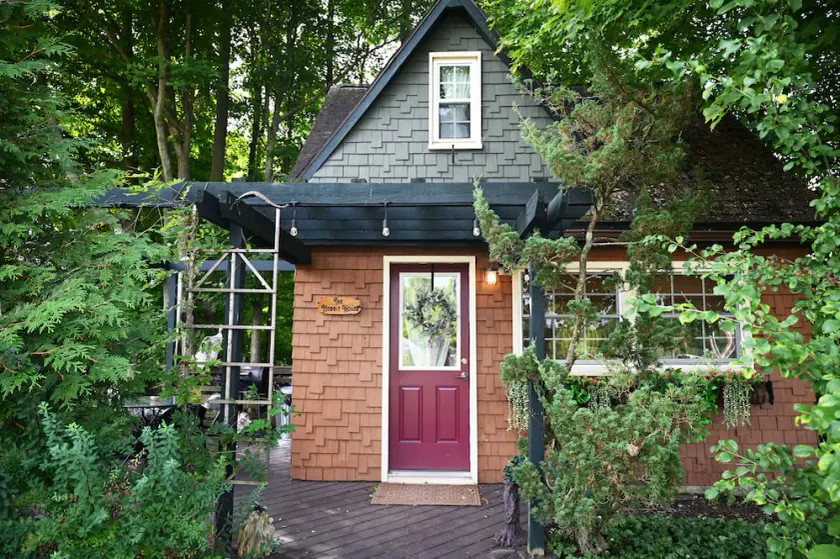 Scottland Yard Farm's Adorable Wee Hobbit House - Image 1