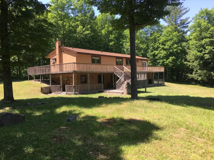 Whitefish Lodge am Ufer des Laughing Whitefish River, 40 Acres, sehr privat - Image 1