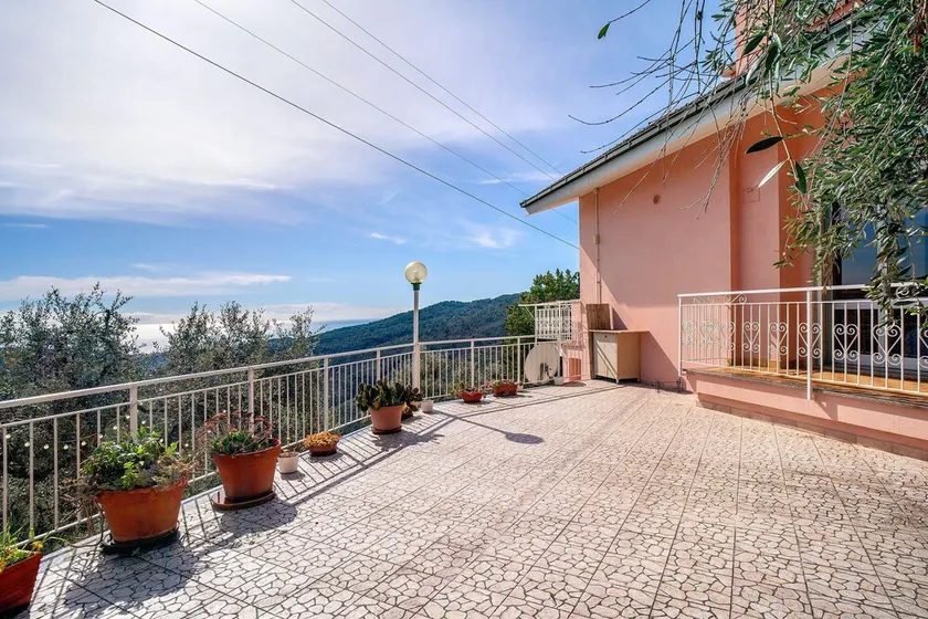 Apartamento vacacional \"Paola\" con vistas al mar, terraza privada y Wi-Fi - Image 1