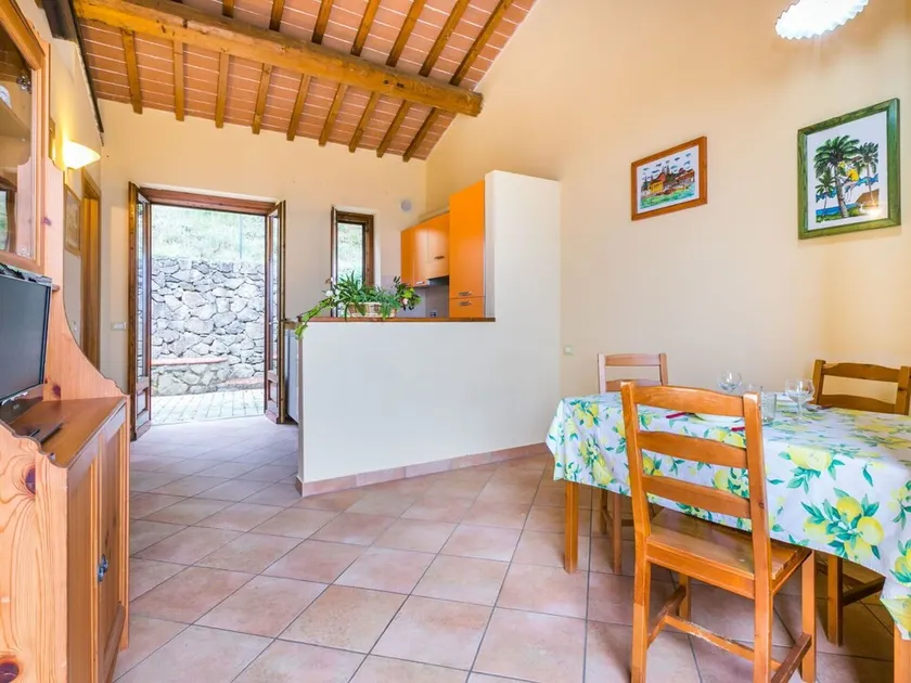 Elegante appartamento con piscina, WIFI, terrazza, animali ammessi e vista panoramica - Image 1