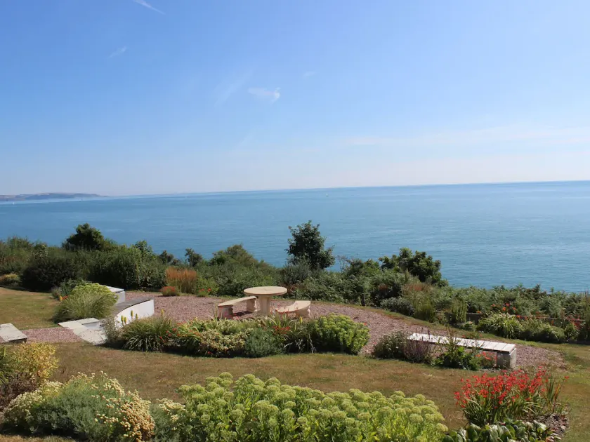 2 Garden Apartment - Image 1