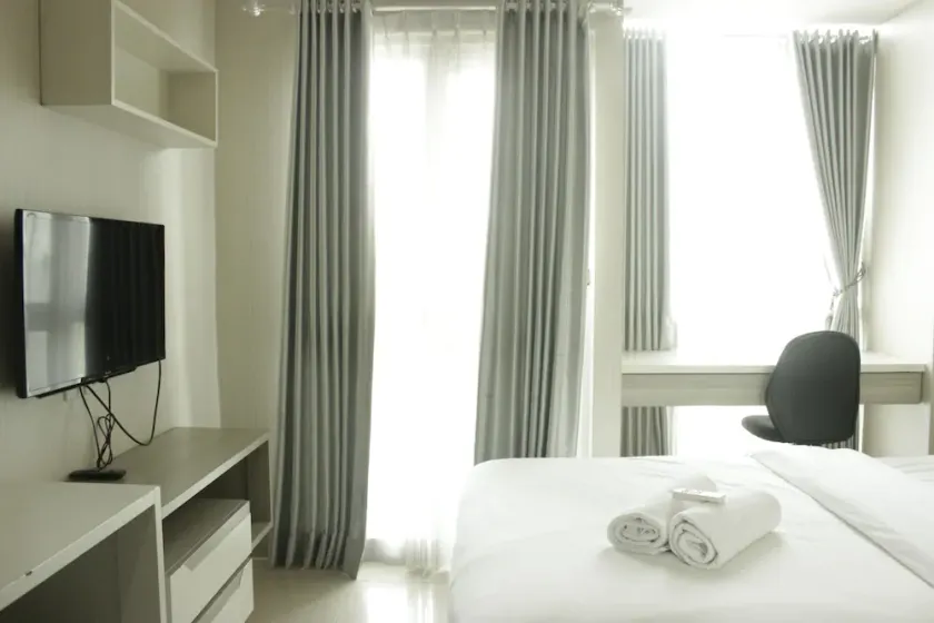 Comfy Studio Apartment near UNPAD Taman Melati Jatinangor By Travelio - Image 1
