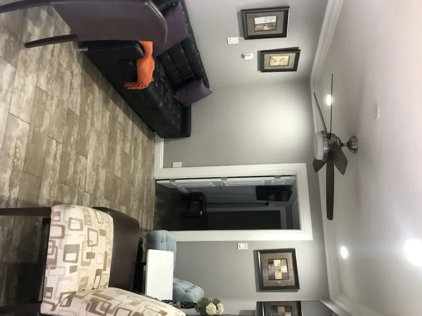 CLEAN COZY4 beds 2 bathroom guest house close to Hollywood and Disneyland - Image 1