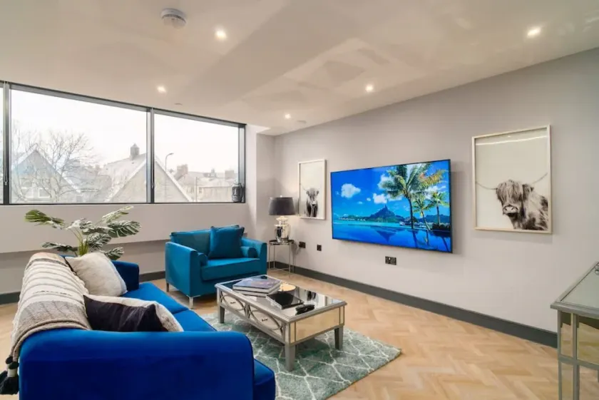 Exquisite 2 Bed Duplex Apt | Secure Parking | Gym - Image 1