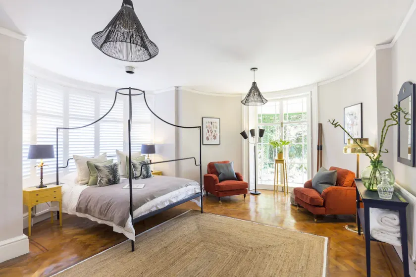 Boutique En-suite Room in Prestigious Colonial Home - Image 1