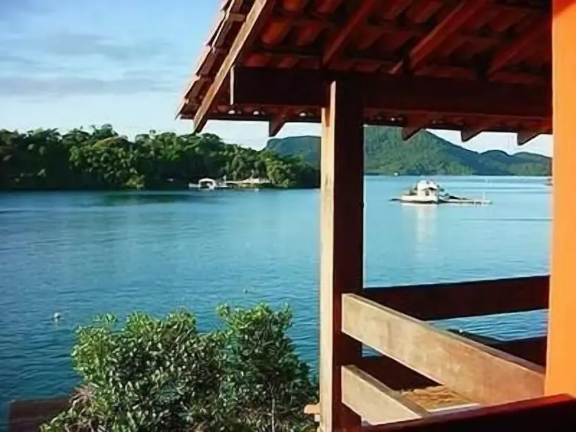 Spacious beachfront house - 6 suites and 3 living rooms - Image 1