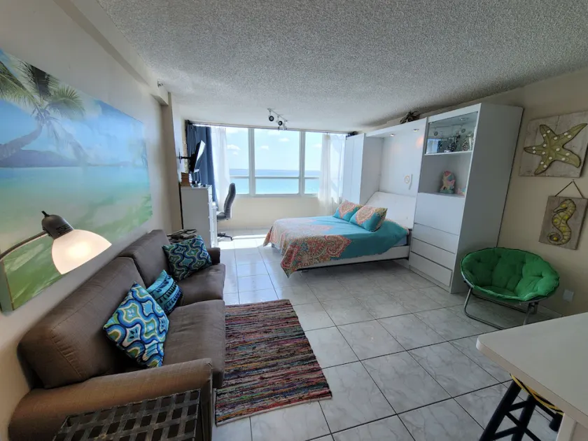 Vue fantastique sur l'océan, service de voiturier gratuit, Wi-Fi, piscine, tennis et plus avec 500 pieds carrés - Image 1