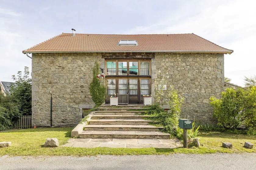 Authentic 100 year old barn, indoor pool - Image 1