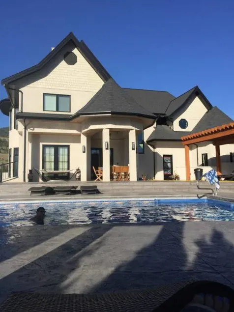 Grand Vineyard Estate Startseite - Image 1