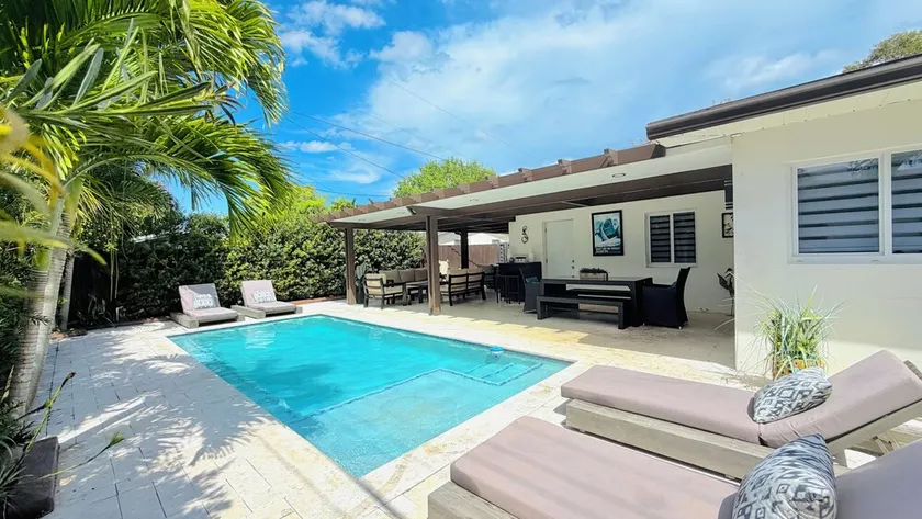 Such as house with heated pool, near to parks and lakes - Image 1