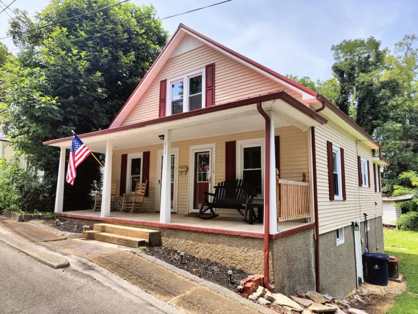 Charming Vintage Home - Image 1