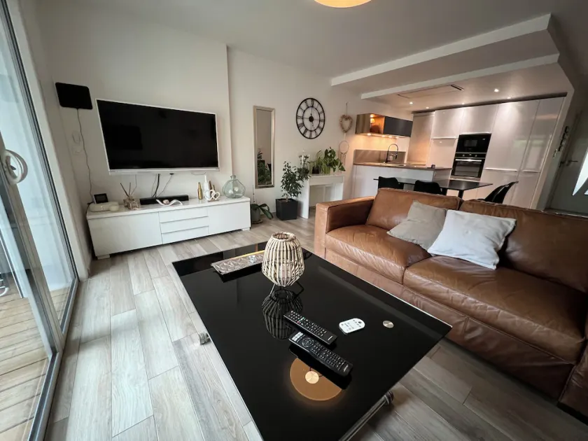 Petite Maison - Image 1
