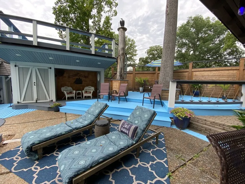 Lake house w/seasonal pool and boat storage. - Image 1