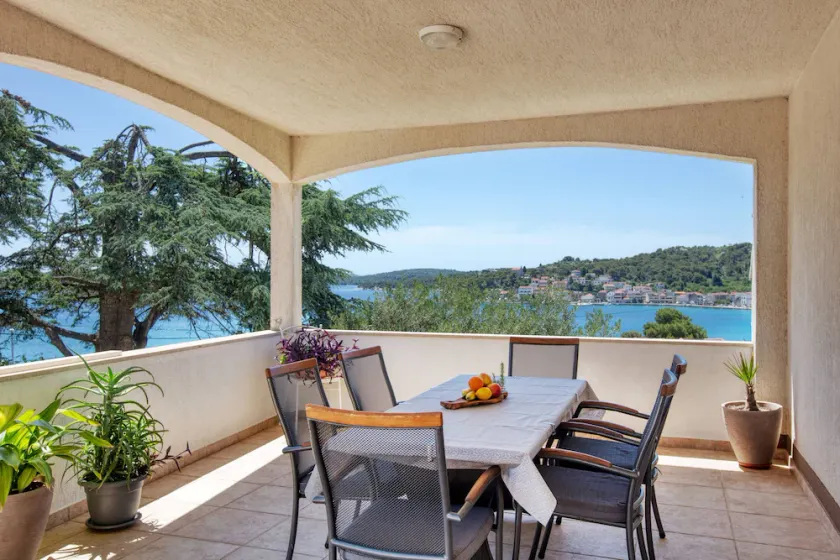 Appartement d'une chambre avec le balcon et la vue sur le mer Tisno, Murter (A-812-c) - Image 1