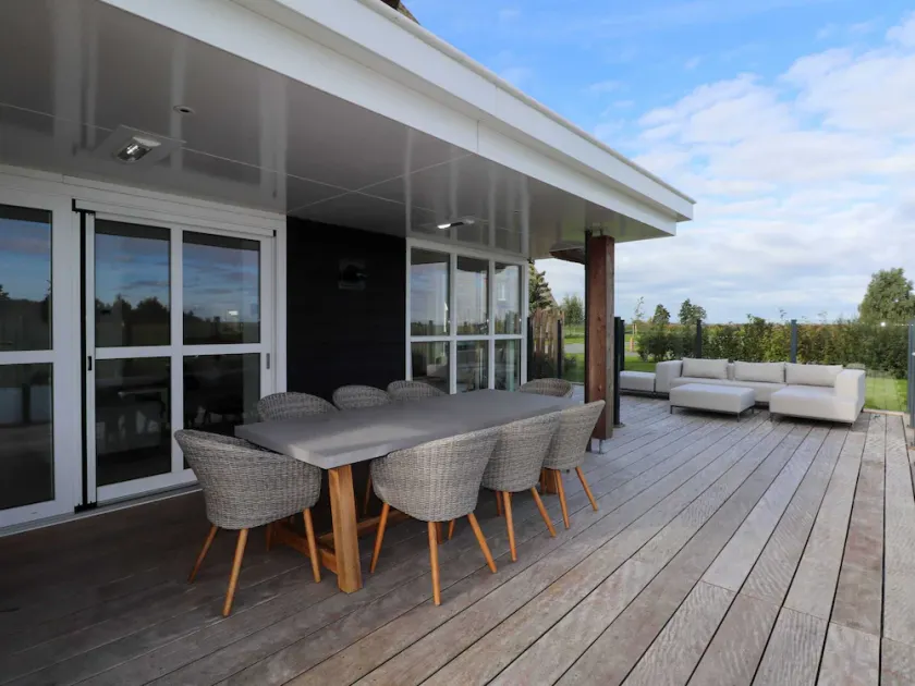 Villa in Friesland with Jacuzzi and Sauna - Image 1