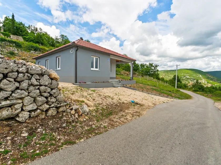 Haus in der Nähe des Roten Sees in Ricice - Image 1