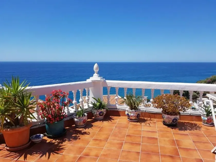 Spacious and bright penthouse with panorama seaview - Image 1