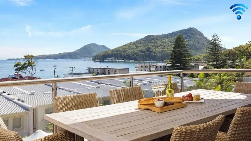 Heart & Shoal - Gorgeous beachside apartment overlooking Shoal Bay - Image 1