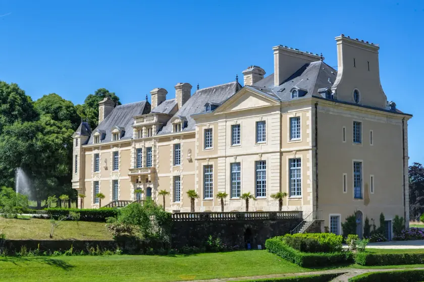 Château with Spa, Golf, Tennis, Basket, swimming pools, gardens.  - Image 1