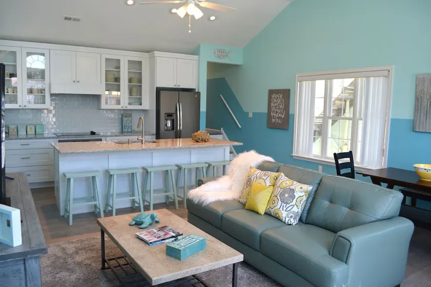 Sleeps 10 - 3 bedroom, 2 bath, beach chairs, tags, very close to beach/boardwalk - Image 1