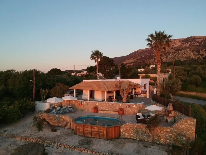 Secluded traditional greek house with pool, sleeps 4+2,panoramic views of sunset - Image 1