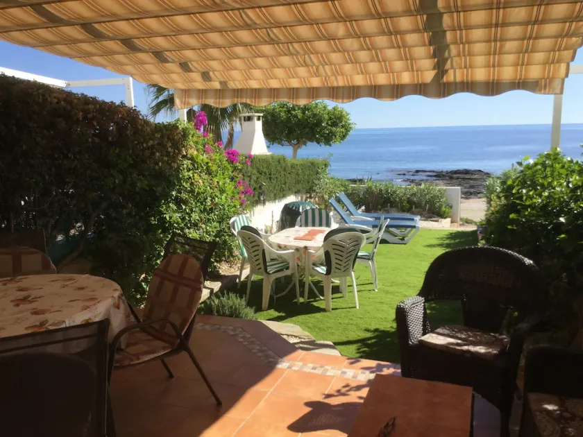 Beach front 3 double bedroom house, pool, pets, garden 40' from sea. NEW BBC ITV - Image 1