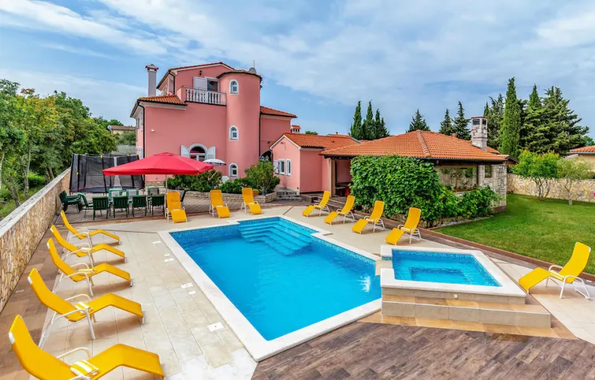Lovely home in Pula with sauna - Image 1