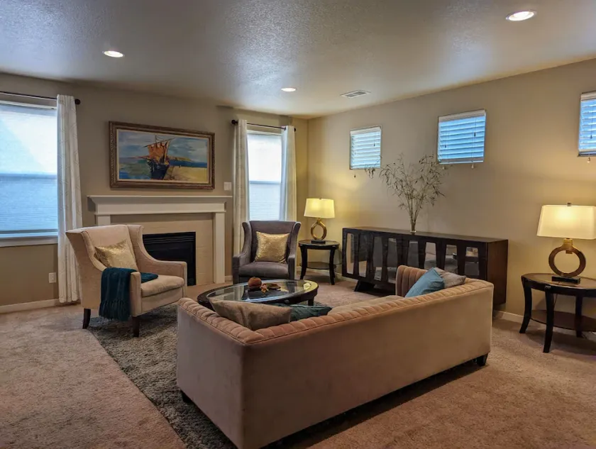 Spacious 3-bedroom home with outdoor space - Image 1