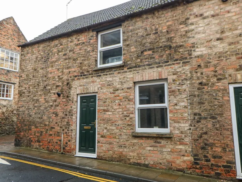 FIRKIN COTTAGE, pet friendly, character holiday cottage in Bedale - Image 1