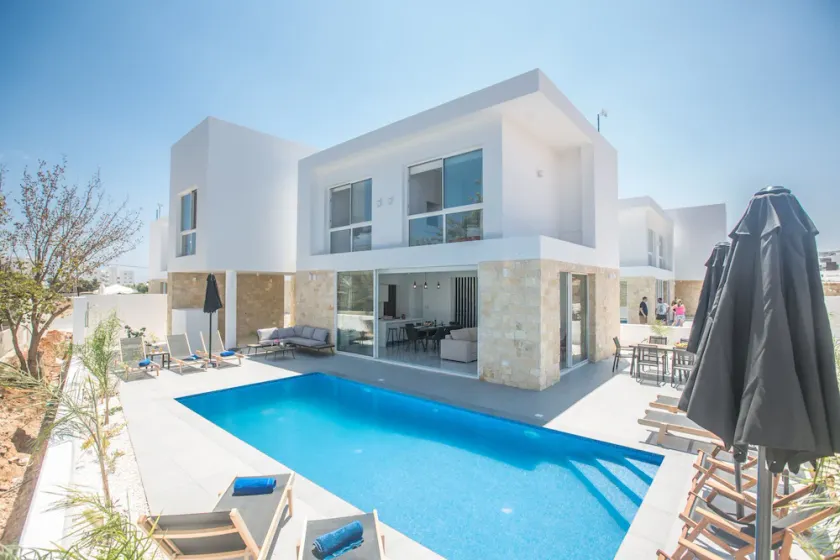 Imagine Your Family Renting a Luxury Holiday Villa Close to Cyprus Main Attractions - Image 1