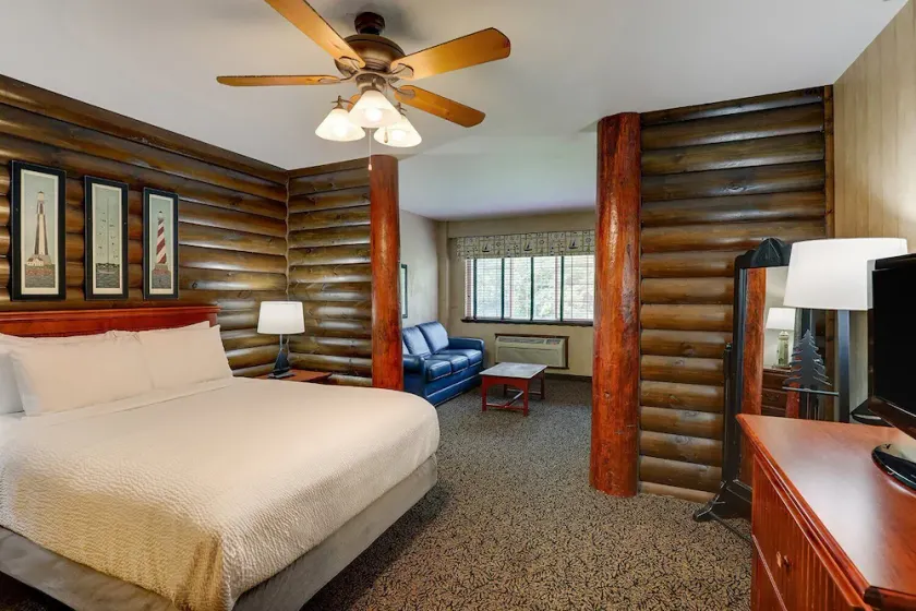 Extended Stay Queen Suite with Kitchenette! Stoney Creek Columbia - Image 1