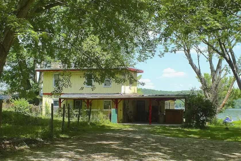 Lake Front Home close to Nashville IN, Bloomington IN and Indiana University - Image 1