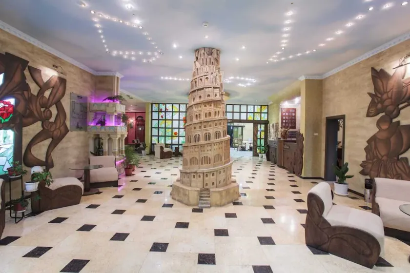 Art Hotel Babylon - Image 1