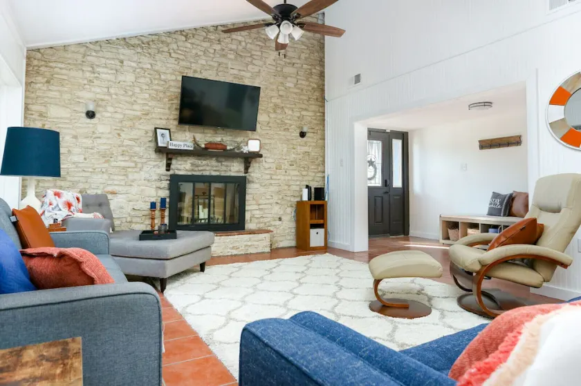 Gorgeous Hill Country View @ Luxury Multi-Family Estate - Image 1