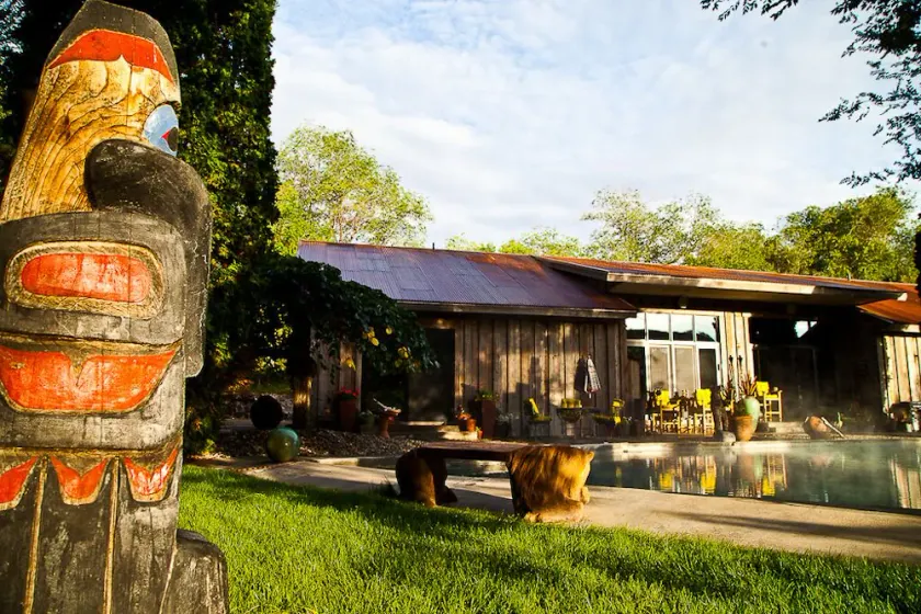 Beautiful Private Riverfront Geothermal Hot Springs Home - Image 1