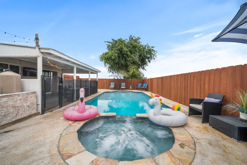 Maison de vacances pour 11 personnes avec piscine, spa, barbecue et jeux! - Image 1