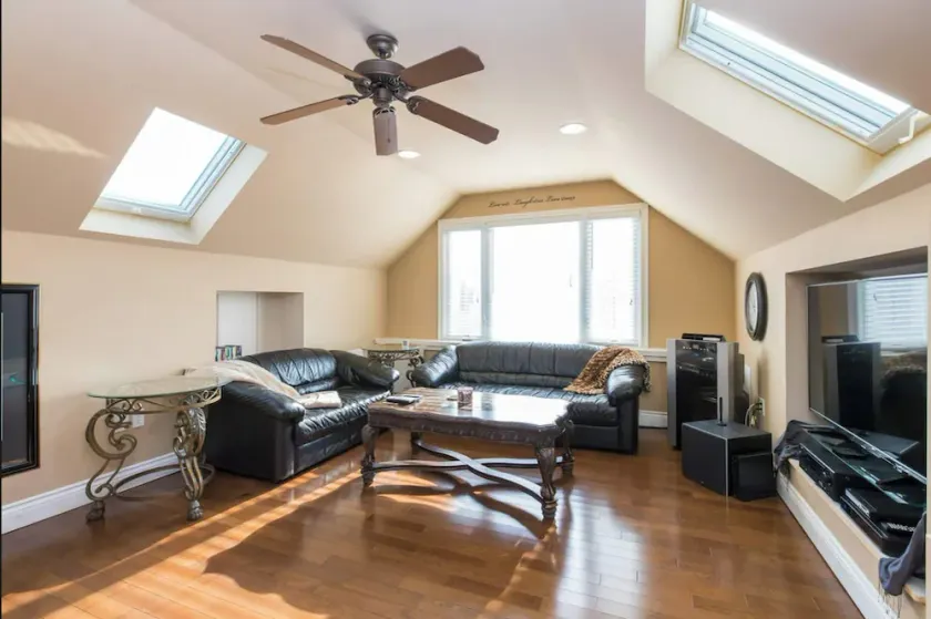 Unique spacious upper Condo Suite. Steps from waterfront - Image 1