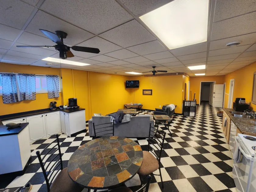 1BR Close to MTU, Keweenaw, Houghton w/Full Amenities on the SXS SnowmobileTrail - Image 1