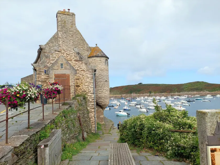Modern holiday home near the sea, Le Conquet - Image 1
