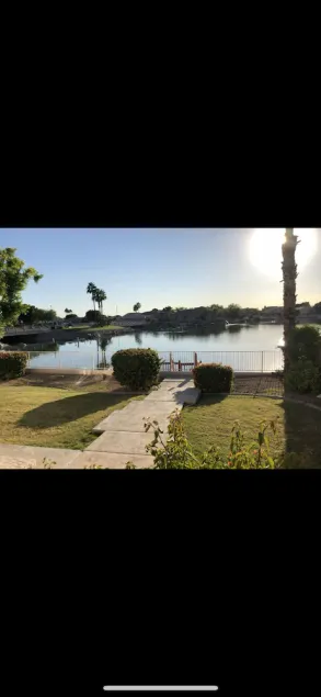 Beautiful house on the lake - Image 1