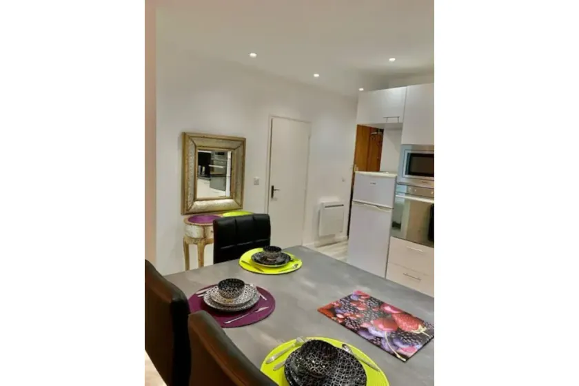 New Luxury Apartment in the Heart of Grenoble- Modern, Bright, Absolute Comfort! - Image 1
