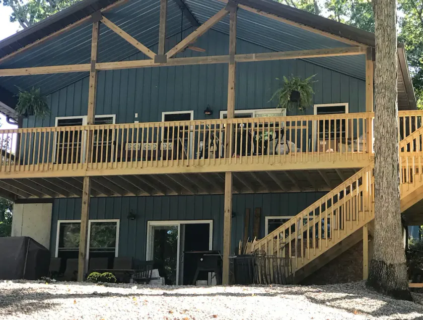 Family Home on Lake Sara - Image 1