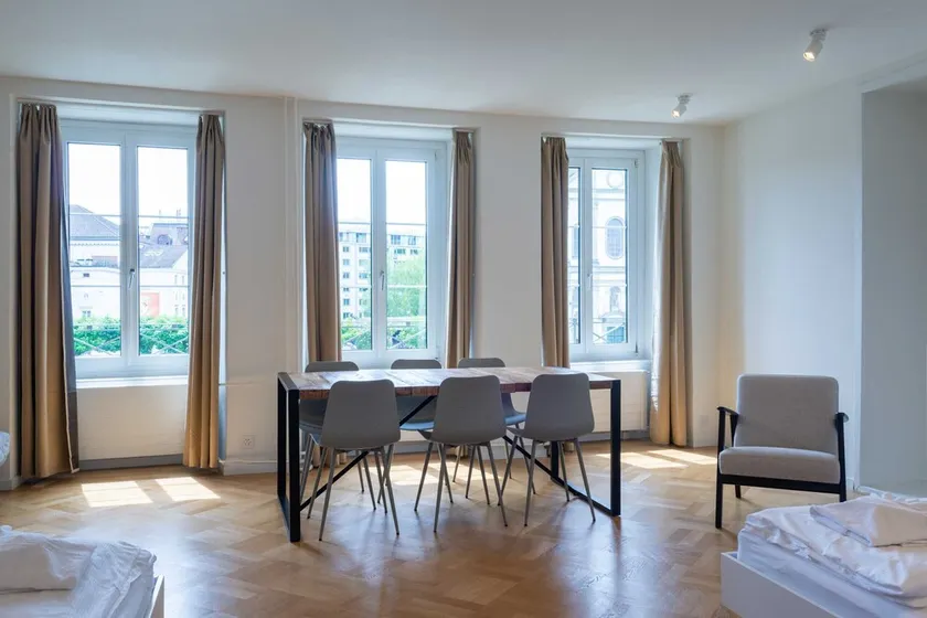 HITrental Chapel Bridge Apartments - Image 1